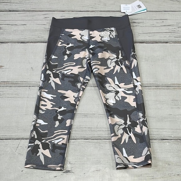 Roxy NWT Crop Leggings Take Me To The Beach Capri Grey Pink Size Medium M - Picture 3 of 12
